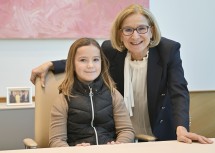 Probesitzen im Büro von Landeshauptfrau Johanna Mikl-Leitner.