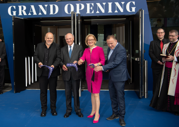 Landesgalerie Niederösterreich in Krems eröffnet: Architekt Bernhard Marte, Landeshauptmann a. D. Erwin Pröll, Landeshauptfrau Johanna Mikl-Leitner und Direktor Christian Bauer (v.l.n.r.)