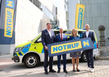 Notruf-NÖ-Geschäftsführer Josef Schmoll, Landesrat Christoph Luisser, Landesrätin Ulrike Königsberger-Ludwig und Notruf-NÖ-Geschäftsführer Christian Fohringer bei der Präsentation der Einsatzbilanz 2023 und eines Ausblickes auf 2024 von Notruf Niederösterreich in St. Pölten (v.l.n.r.)