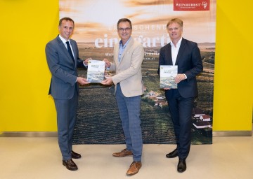 Im Bild von links nach rechts: Tourismuslandesrat Jochen Danninger, Markus Fürst - Geschäftsführer Wiener Alpen in Niederösterreich Tourismus GmbH, Michael Duscher - Geschäftsführer Niederösterreich-Werbung.
