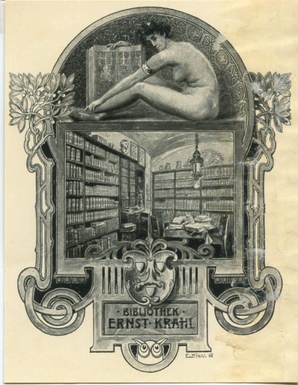exlibris, nackte Frau sitzt nach links gewandt auf der Einfassung einer Bibliothek