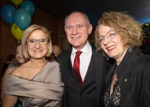 Landeshauptfrau Johanna Mikl-Leitner mit Innenminister Gerhard Karner und Landesrätin Christiane Teschl-Hofmeister.