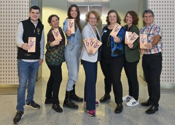 Im Bild von links nach rechts: Thomas Mülleitner, Anita Sackl, Elisabeth Kaiblinger, Sozial-Landesrätin Christiane Teschl-Hofmeister, Valerie Bösch, Linda Eberle und Gerhard Heilig