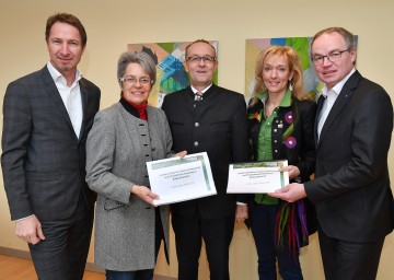 Im Bild von links nach rechts: Mag. Stefan Bauer, Prokurist Niederösterreich-Werbung, Tourismuslandesrätin Dr. Petra Bohuslav, Verbandsobmann Bürgermeister Peter Höbarth, Obmann-Stellvertreterin Gabriele Kerndler, LH-Stellvertreter Dr. Stephan Pernkopf.