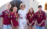 LH Mikl-Leitner zu Besuch bei den Pfadfindern Wilhelmsburg