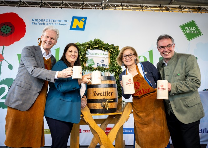 „waldviertelpur“ am Wiener Rathausplatz eröffnet