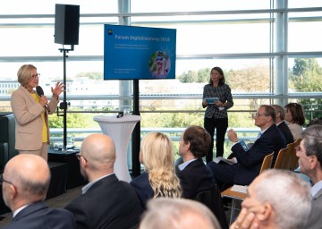 Landeshauptfrau Johanna Mikl-Leitner eröffnete das „Forum Digitalisierung“ im NÖ Landhaus.