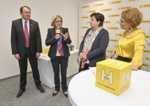 Bürgermeister Matthias Stadler, Landeshauptfrau Johanna Mikl-Leitner, Hilfswerk-Präsidentin Michaela Hinterholzer und Landesrätin Christiane Teschl-Hofmeister (v.l.n.r.)