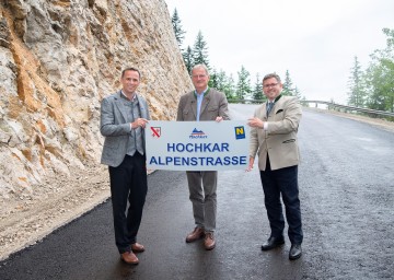 Tourismuslandesrat Jochen Danninger, Bürgermeister Fritz Fahrnberger und Mobilitätslandesrat Ludwig Schleritzko (v.l.n.r.)