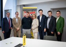 WKNÖ-Präsident Wolfgang Ecker, Horst Höfer (HABAU Technische Geschäftsbereichsleitung Ingenieurtiefbau), Euroskills-Goldmedaillengewinner Lukas Miedler, Landeshauptfrau Johanna Mikl-Leitner, HABAU-Geschäftsführer Hubert Wetschnig, Bürgermeister Gerhard Lentschig (Horn) und Landtagsabgeordneter Franz Linsbauer.