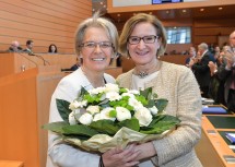 Landeshauptfrau Johanna Mikl-Leitner bedankte sich bei Petra Bohuslav für ihre Arbeit in der NÖ Landesregierung.