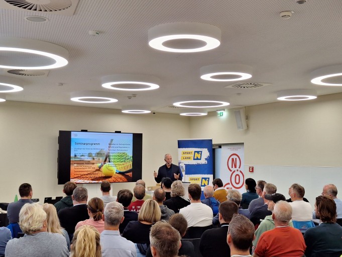 © © WST5 Foto vom Seminar Tennisplatzpflege