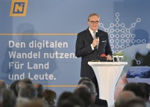 Landesamtsdirektor Werner Trock bezeichnete das Forum Digitalisierung als den richtigen Schritt, neue Erkenntnisse zu gewinnen, neue Erfahrungen zu machen, neue Initiativen zu starten und daran zu arbeiten, als attraktiver Dienstgeber in die Zukunft zu starten.