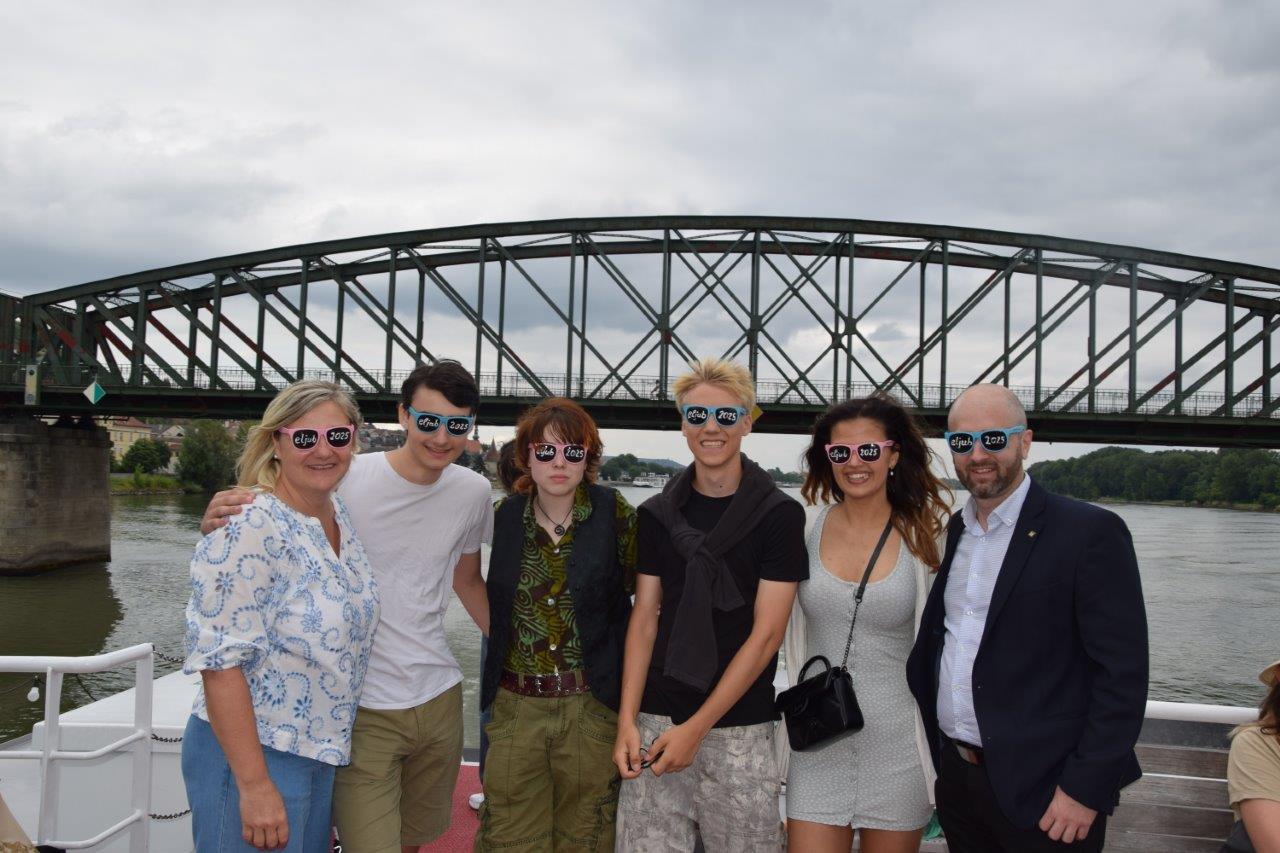 Foto Team Geschäftsstelle der WNÖ mit Teilnehmenden